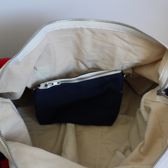 NWT Brandy Melville Striped Duffle Bag - Picture 4 of 4